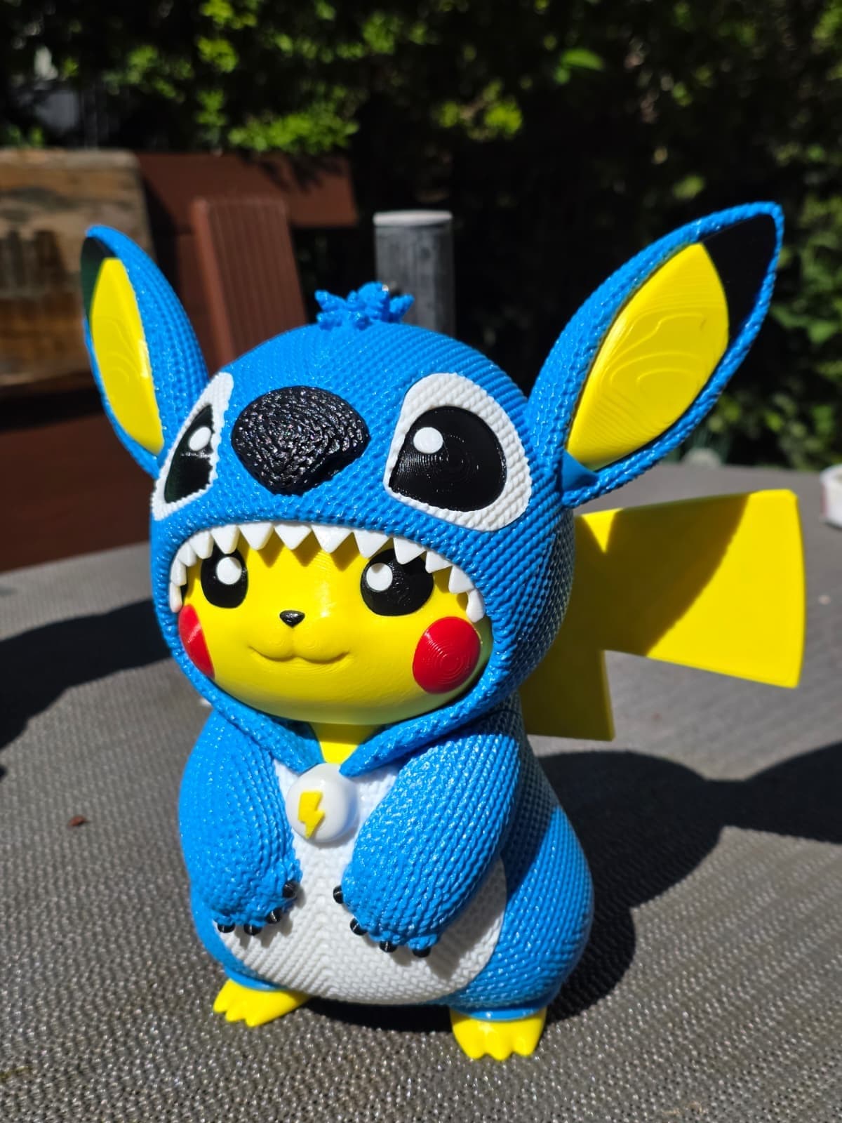 Pikachu im Stitch-Pyjama Figur | 23 cm